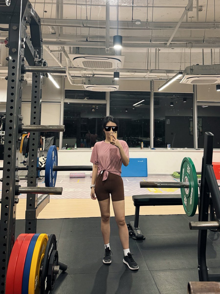 imjong_yeong's tweet photo. 살고 있는 22살 여자 입니다   #맘눌뎀 https://t.co/ctVTNAr9oy