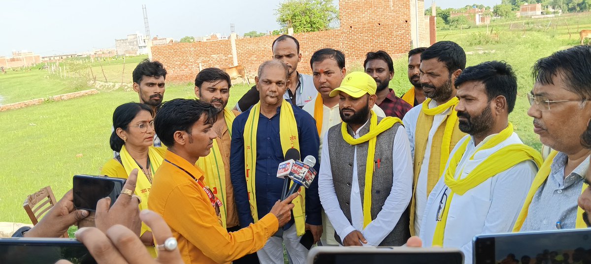 आज युवा मंच समीक्षा बैठक उन्नाव । <a href="/oprajbhar/">Om Prakash Rajbhar</a> <a href="/arvindrajbhar07/">Arvind Rajbhar - डॉ. अरविंद राजभर</a> <a href="/ArunrajbharSbsp/">Arun Rajbhar - अरुन राजभर</a> #suheldevbhartiyasamajparty #vikash #tiwari #amar #manikasyap