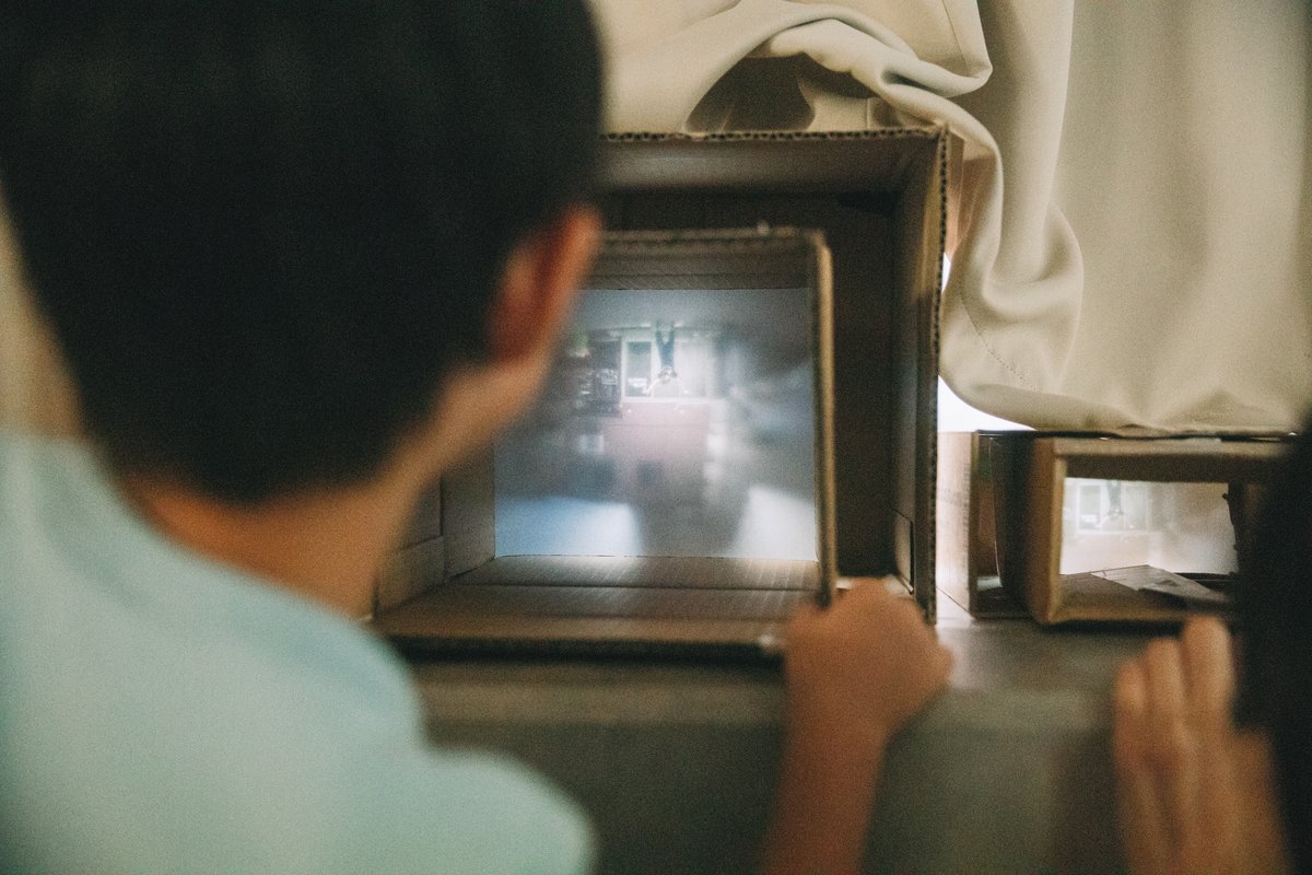 横浜黄金町のカメラ・オブスクラを作る子供ワークショップはまだ空きがあります。夏休みの自由研究に、想いで作りにぜひご参加ください。（写真は昨年の同WS記録、Photo by @liushujiaaa）
koganecho.net/event/kodomoba…

#こどもバザール2025, #黄金町エリアマネジメントセンター, #瀧健太郎, #KentaroTAKI