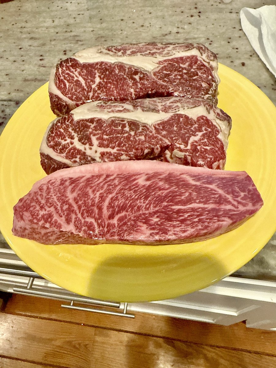 TRUmav's tweet image. Before/After

First time doing a Picanha steak tonight. 

It did not disappoint (other two are Prime dry aged strips)