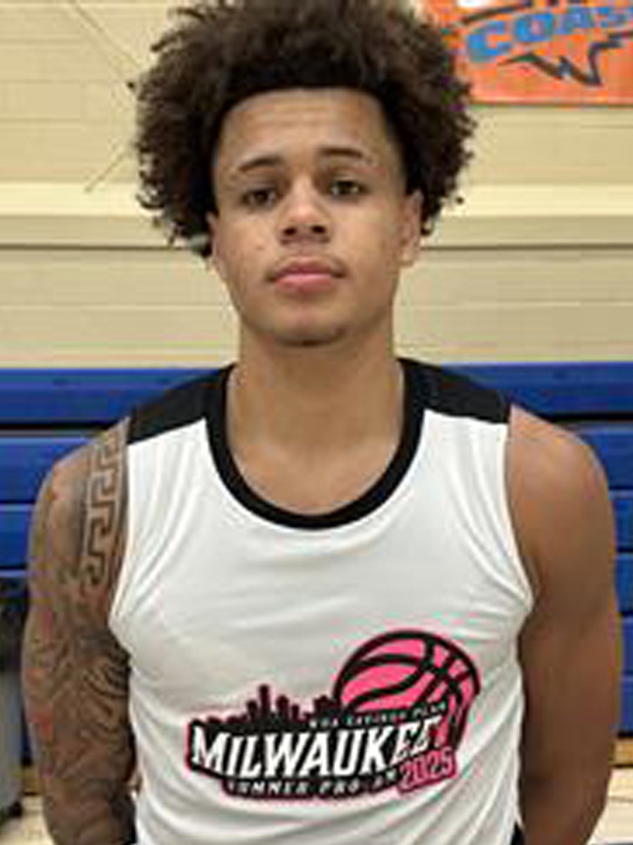 In game 1 of the Milwaukee Summer Pro-Am tonight it was UWM's Isaiah Dorces who led Gruber Law over SkyGen USA 117-116. Dorceus had 51pts, 21rebs &amp; 12 Assts. SkyGen was led by UWM's Stevie Elam who had 39pts, 11rebs.