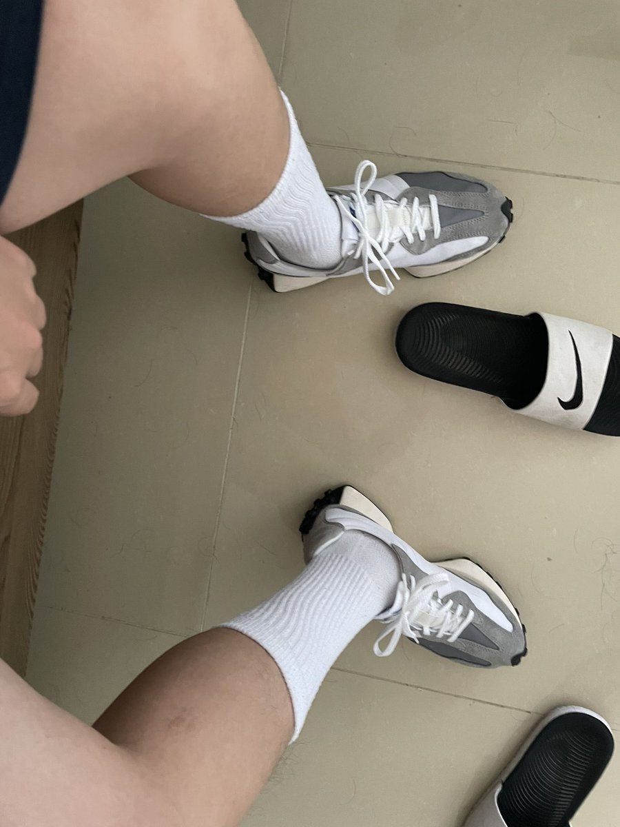 ABCHorce's tweet photo. 好看���白袜
#袜控 #白袜 https://t.co/E6TjMin0o1