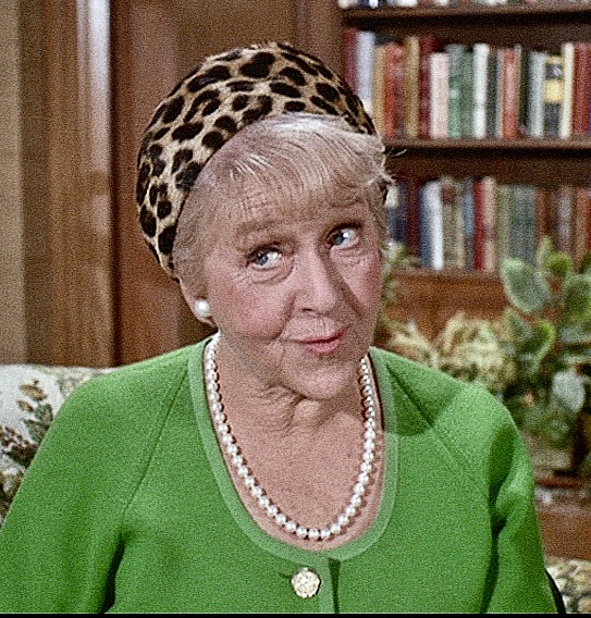 DrBuzz_Forensic's tweet image. Actress Mabel Albertson was #BornOnThisDay, July 24, 1901. Remembered for her role as "Darrin's mother" on TV's #Bewitched ('64-'72) & as Donald Hollinger's mother on That Girl ('66-'71) & in the film What's Up Doc? (1972). Passed in 1982 (age 81) battling #Alzheimers #RIP #BOTD