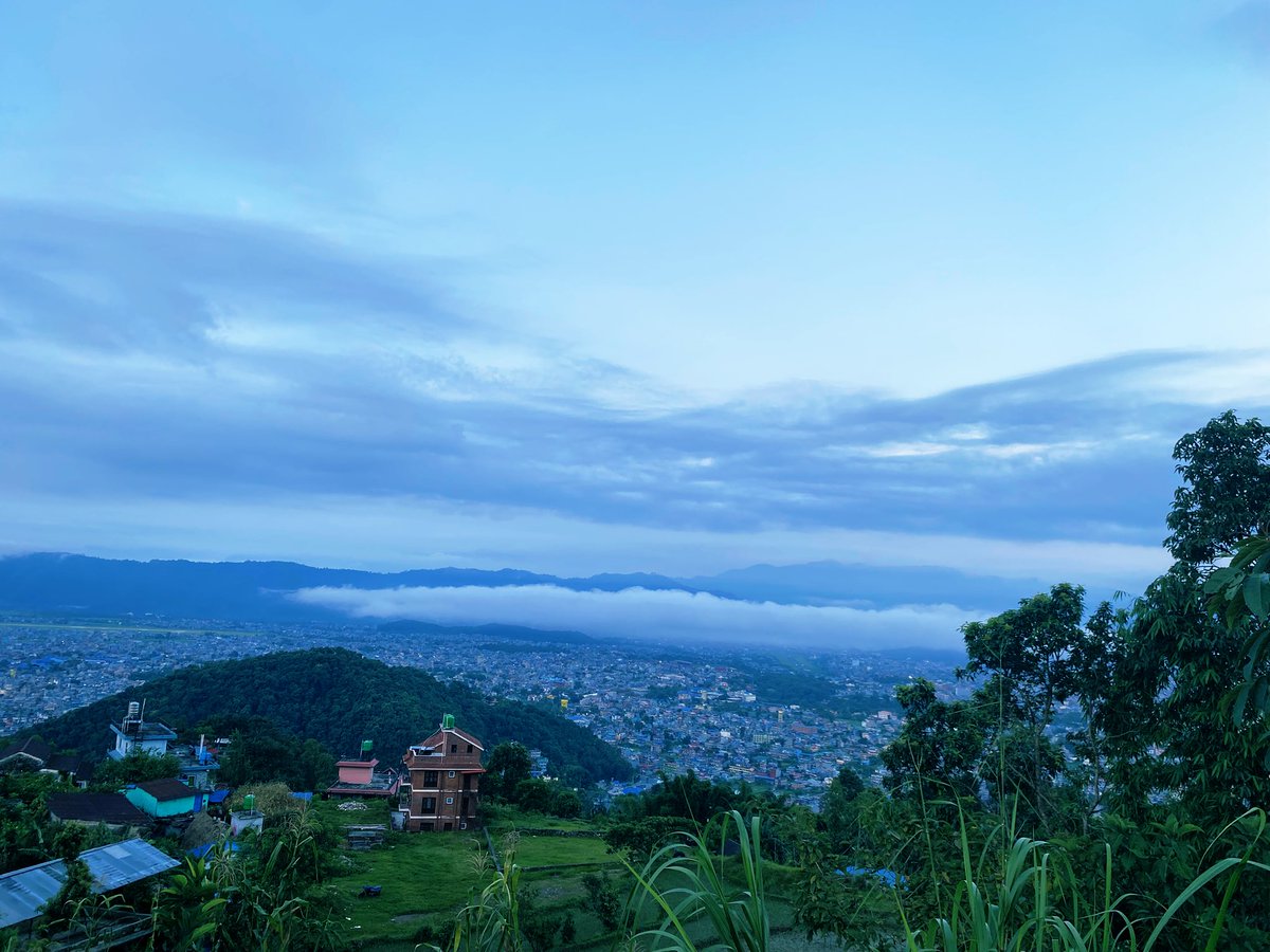 gurung_deepa's tweet image. कुइनोबाट पसिना चुहाउॅदै डॅाडा उक्लिए, एउटा रुखको पात हल्लेको हैन😕
#hotandhumidmorning