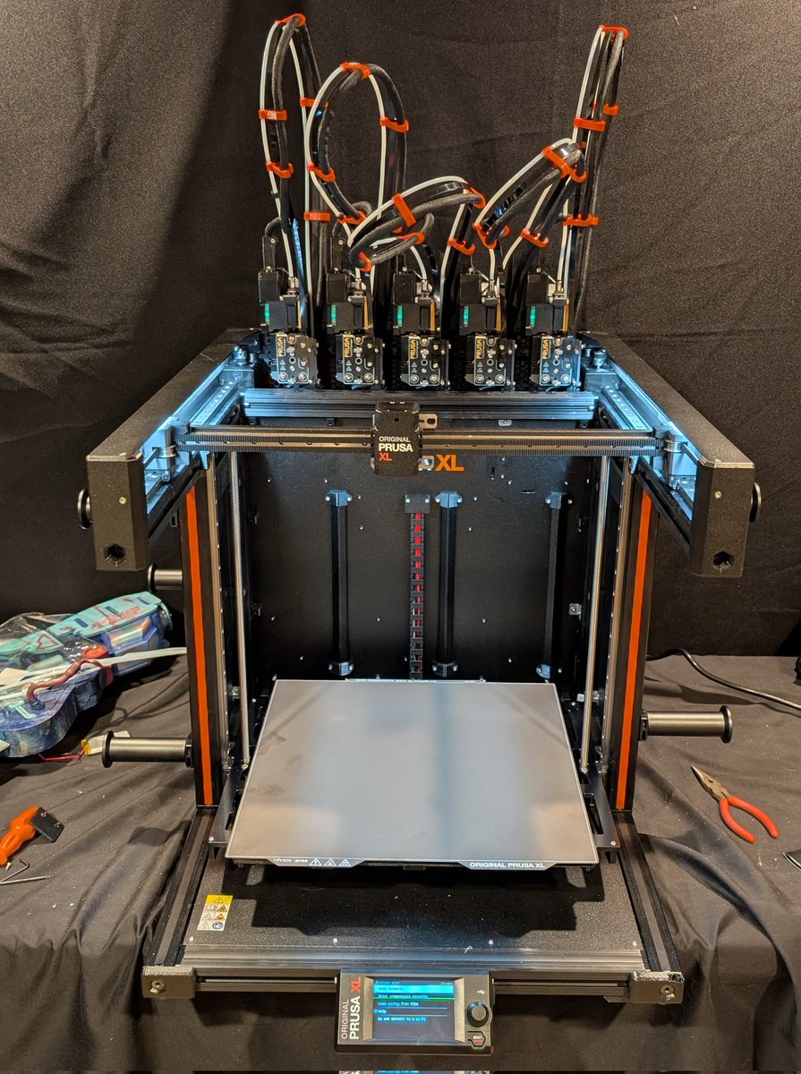 widescreenJohn's tweet image. She's alive! ALIVE! Well, she's almost there. Calibrations and such to do. @Prusa3D