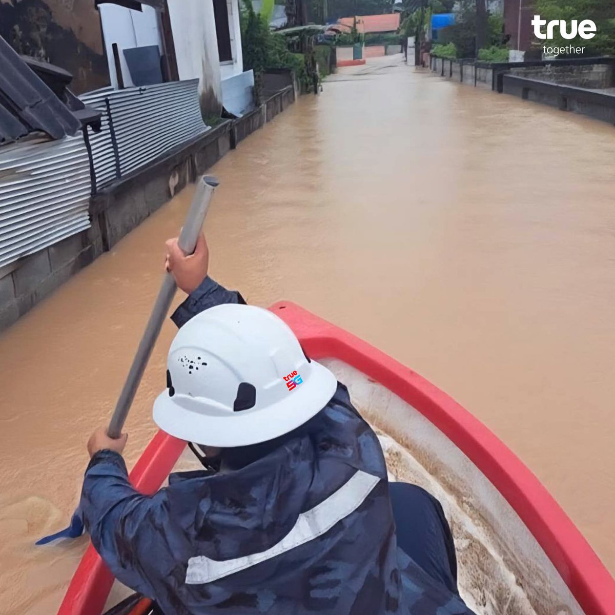 true_online's tweet image. ทรู ขอแสดงความห่วงใยต่อสถานการณ์น้ำท่วมฉับพลันใน จ.น่าน
ทีมช่างทรูลงพื้นที่อย่างเร่งด่วน ดูแลเครือข่ายการสื่อสารอย่างเต็มที่
พร้อมจัดเตรียมอุปกรณ์สำรองไฟและอะไหล่รองรับกรณีฉุกเฉิน
รวมทั้ง จัดตั้ง War Room 24 ชั่วโมง เพื่อเฝ้าระวังสถานการณ์และประสานงานอย่างใกล้ชิด…