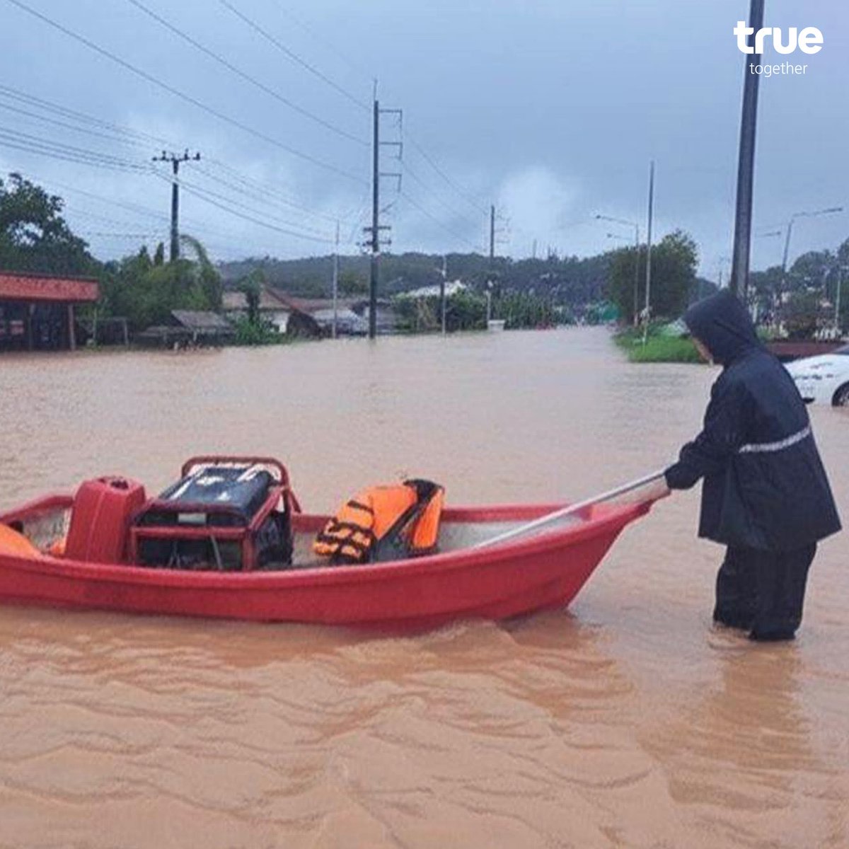 true_online's tweet image. ทรู ขอแสดงความห่วงใยต่อสถานการณ์น้ำท่วมฉับพลันใน จ.น่าน
ทีมช่างทรูลงพื้นที่อย่างเร่งด่วน ดูแลเครือข่ายการสื่อสารอย่างเต็มที่
พร้อมจัดเตรียมอุปกรณ์สำรองไฟและอะไหล่รองรับกรณีฉุกเฉิน
รวมทั้ง จัดตั้ง War Room 24 ชั่วโมง เพื่อเฝ้าระวังสถานการณ์และประสานงานอย่างใกล้ชิด…
