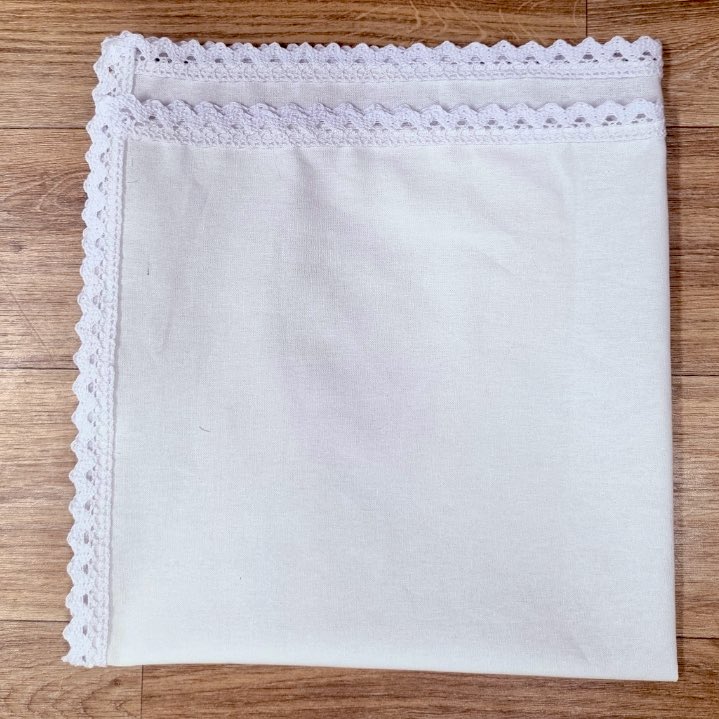 모찌와 형제들을 돌보고 계신 
구조자님께서 길의 고양이들까지 12묘를
돌보고 계세요. 냥이 돌보기 위해
다양한 부업하고 계시는데요.
제 클래스에서 필요해서 제작의뢰했지만, 
손수건은 사실 시중에 잘 없어서요.
구입하실 분 계시면 DM 주세요.
(댓글 계속)