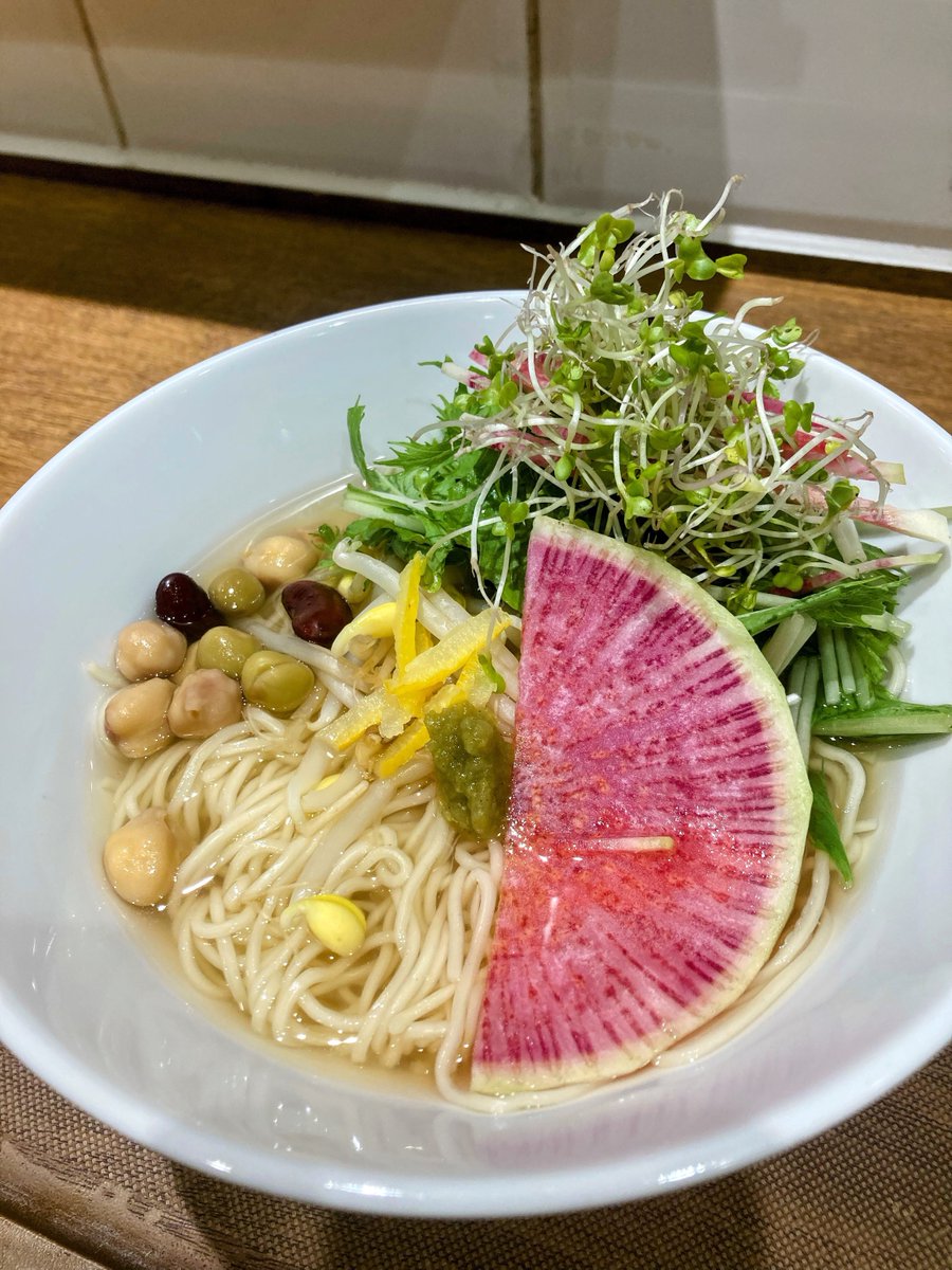 TstantanJRC's tweet image. #ヴィーガン #vegan
#ラーメン #らーめん
皆さま暑中お見舞い申し上げます🎐
「大暑」を迎え、1年で最も暑さが厳しい頃だそうですよ😳
私はさっぱりしたらーめんが食べたくて「ゆず野菜らーめん」を食べました!ゆずの香りで気分も爽快🍜✨