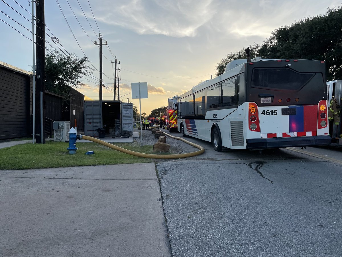 houstonpolice's tweet image. Mid West officers are assisting HFD on a fire scene 6000 Fairdale. Heavy traffic in the area. 202