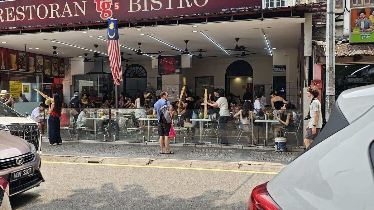 joey&sim tweet media