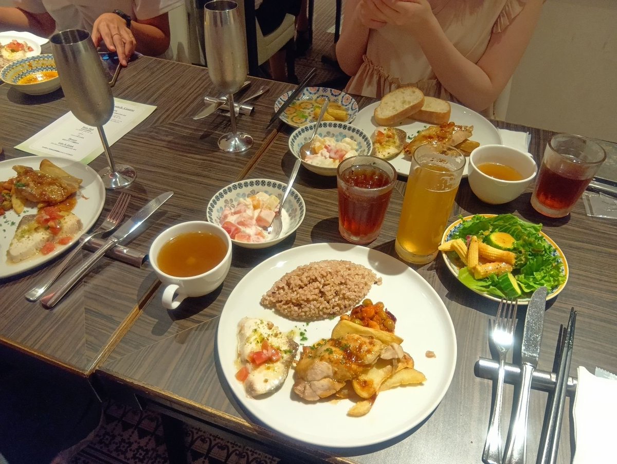 GrcsRecruit's tweet image. こんにちは！GRCS採用担当です🌞
先週、営業事務部＆人事総務部でランチ会を開催しました🍽✨
美味しいごはんと楽しい会話でリフレッシュできました！
チームのつながりを感じながら、下期もがんばります💪 #社内交流 #GRCS