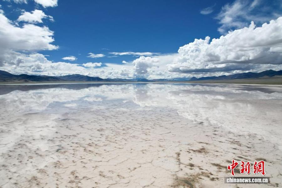 Echinanews's tweet image. Aerial photos taken on July 20, 2025 shows Yanhu Township, Geji County, Ali Prefecture, #Xizang Autonomous Region.
The Yanhu Township is one of the key nodes of the ancient Salt Sheep Road which dates back to over 1,000 years. In recent years, the establishment of crude salt…