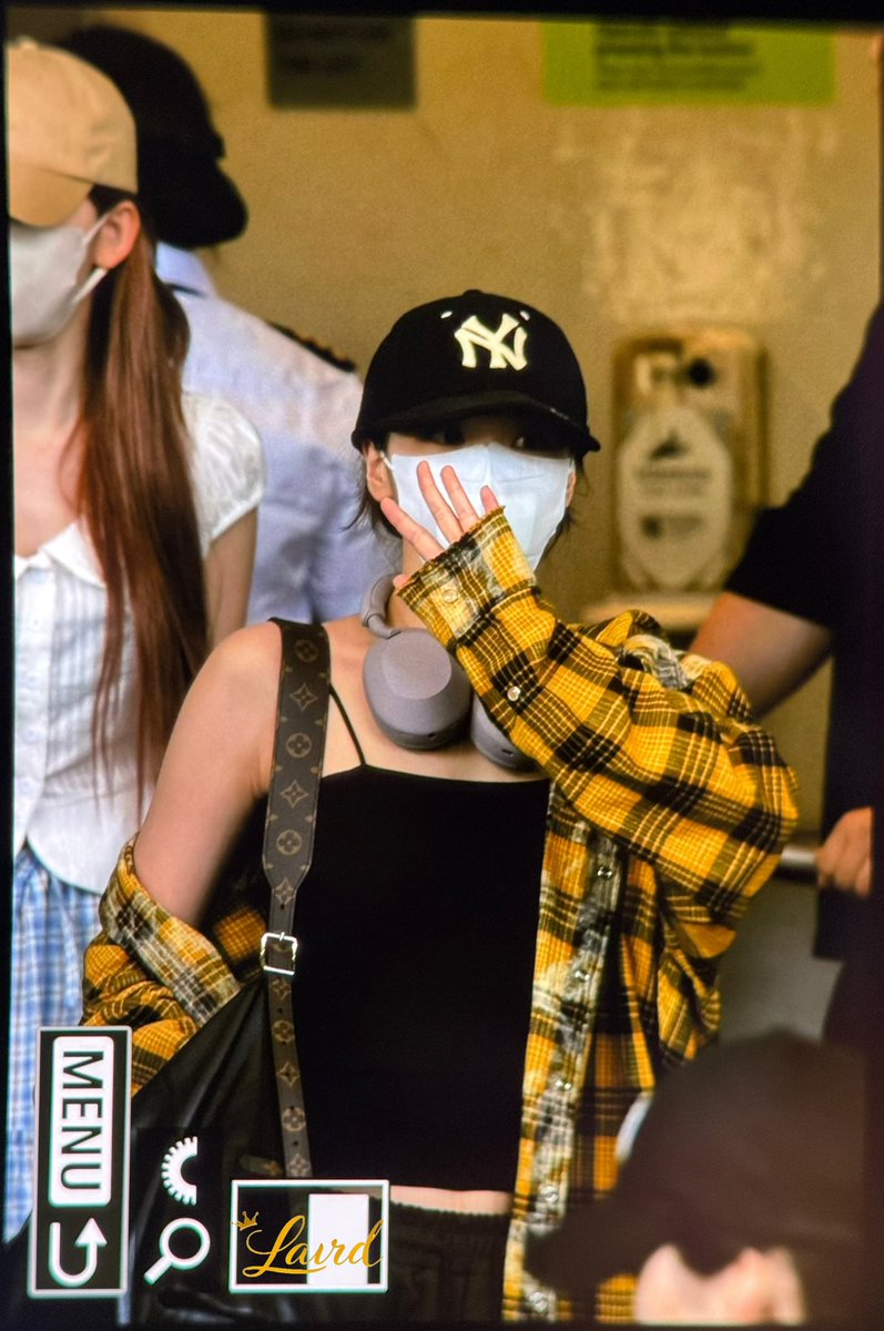 KpopLaird's tweet photo. 250724 ICN🇰🇷 ✈️ HKG🇭🇰
LE SSERAFIM arrived Hong Kong
Chaewon🐯🐯
#LESSERAFIM #르세라핌
#KimChaeWon #ChaeWon #김채원 #チェウォン #LESSERAFIMChaeWon https://t.co/DDDZ5Z7MOP