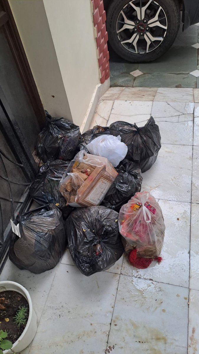 RSec57's tweet photo. @MunCorpGurugram @cmohry @NayabSainiBJP @Rao_InderjitS @RaoNarbir @PradeepIAS_HR @DC_Gurugram @diprogurugram1 @DiprHaryana @MoHUA_India @PradeepIAS_HR , @DC_Gurugram @cmohry pls invoke disaster management clause for Gurgaon; DTD Garbage collection stopped for 2 weeks due to exodus of on the ground workers of certain community, doesn't matter what you do in meeting room. You will see a massive pandemic soon https://t.co/Bidy5JyU2q