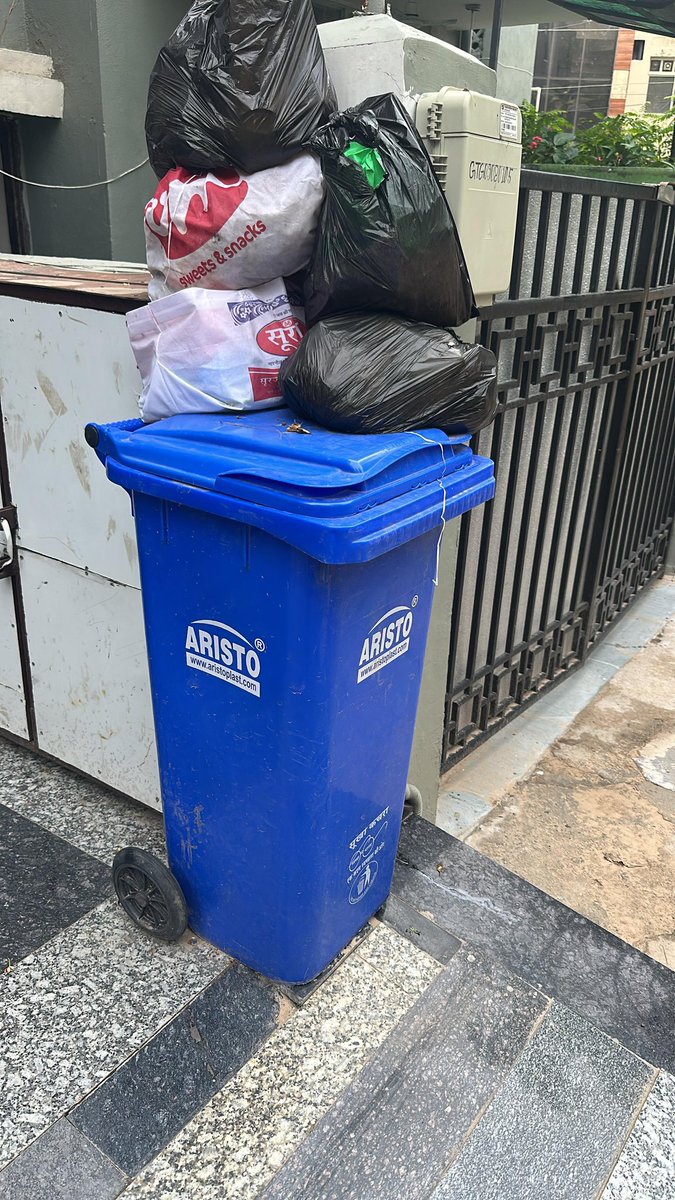 RSec57's tweet photo. @MunCorpGurugram @cmohry @NayabSainiBJP @Rao_InderjitS @RaoNarbir @PradeepIAS_HR @DC_Gurugram @diprogurugram1 @DiprHaryana @MoHUA_India @PradeepIAS_HR , @DC_Gurugram @cmohry pls invoke disaster management clause for Gurgaon; DTD Garbage collection stopped for 2 weeks due to exodus of on the ground workers of certain community, doesn't matter what you do in meeting room. You will see a massive pandemic soon https://t.co/Bidy5JyU2q