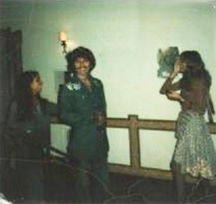 thinkharrison_'s tweet image. george & olivia harrison with patti daley and jesse ed davis - 1975.
(photo and info credit to harrisonarchive on tumblr)