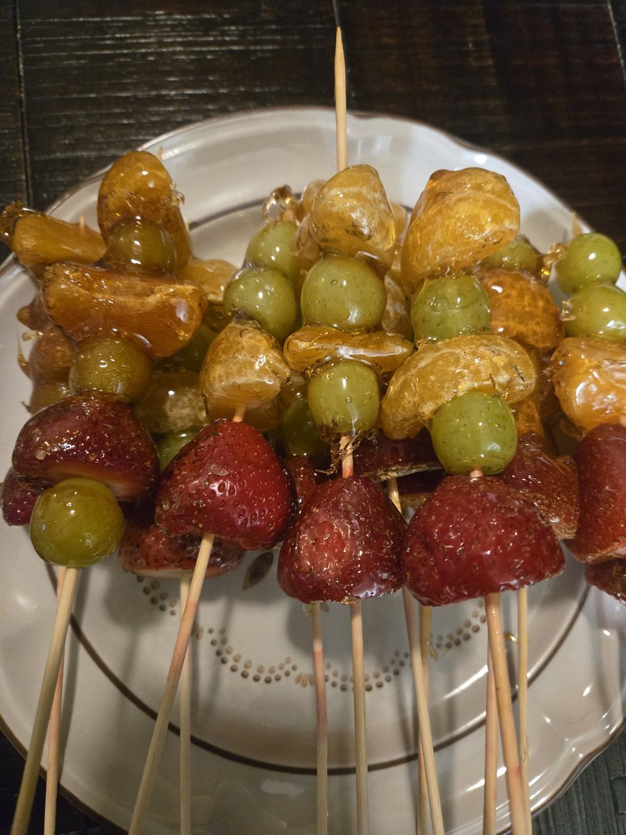 VampykinzVT's tweet image. First vacation pics 😁🤘🏼me and my second oldest daughter made tanghulu for rin the sin ^,..,^ first time making these, they were so good!