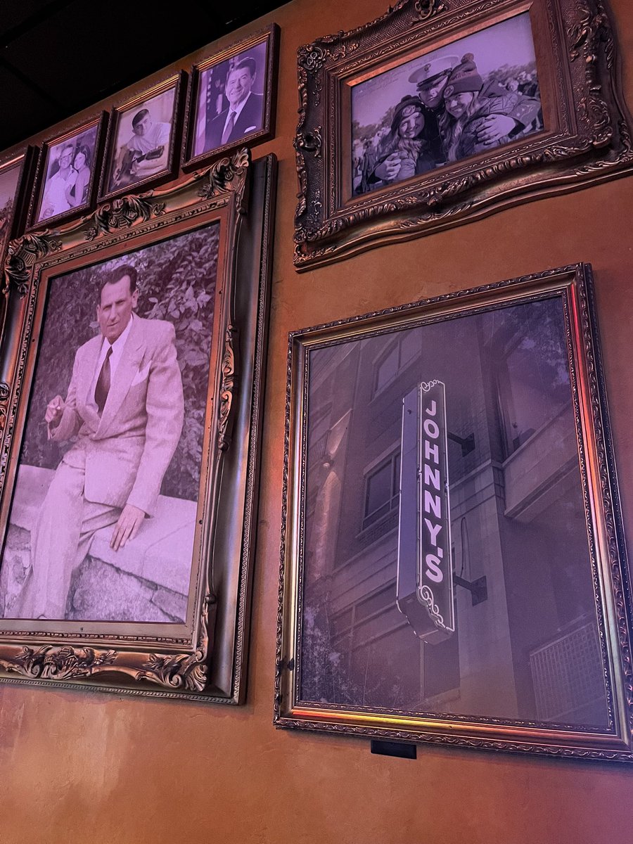 NateyBakes's tweet image. Johnny’s!!!