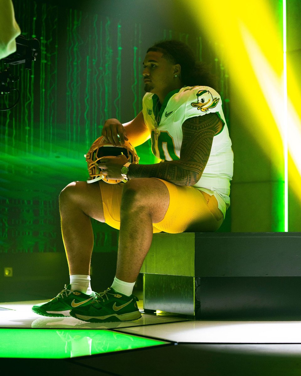 oregonfootball's tweet image. B1G sack leader back for more.
#GoDucks x @young_concrete