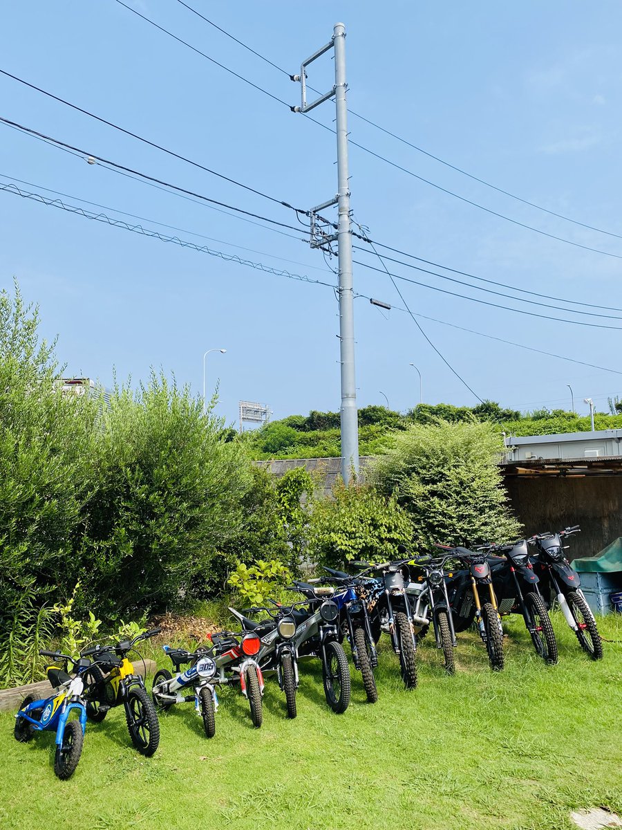 Ridge_Cycle's tweet image. 電動バイクラインナップ増えてきました😊

リッジパークで全車種ご試乗やレンタル可能です👌

#リッジパーク
#リッジパーク小田原
#リッジパークで電動体験
#親子でバイク
#電動バイク体験
#初心者でも安心
#手ぶらでOK
#バイク女子
#eモトクロス
#キッズバイク
#林道デビュー