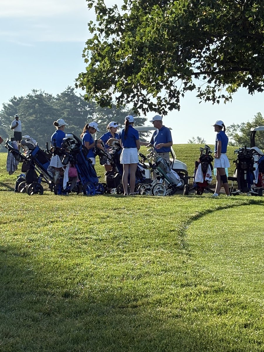 lexcathgolf's tweet photo. 👏🏻Opening round of the season👏🏻The Lady Knights played in the KGCA tournament at Lakeside. @GeorgiaBGolf shot her career low of 68 and came in 2nd place!! And Parker Haddix shot an impressive 74 for her high school debut! See you tomorrow in Winchester! 💙⛳️ @LexCathSports https://t.co/PxcD739VfK
