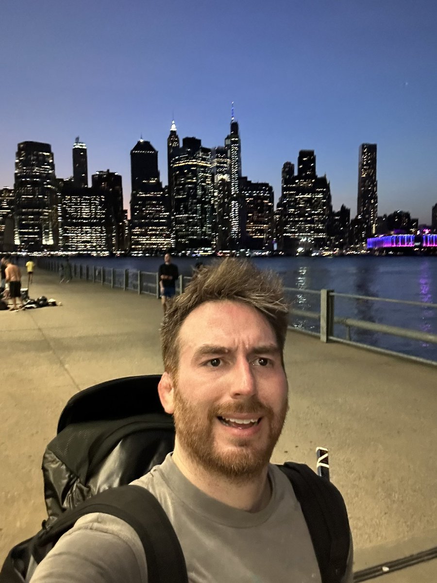 thisdiegolopez's tweet image. Playing roller hockey overlooking the Manhattan skyline, just like my immigrant parents wanted dreamed for me