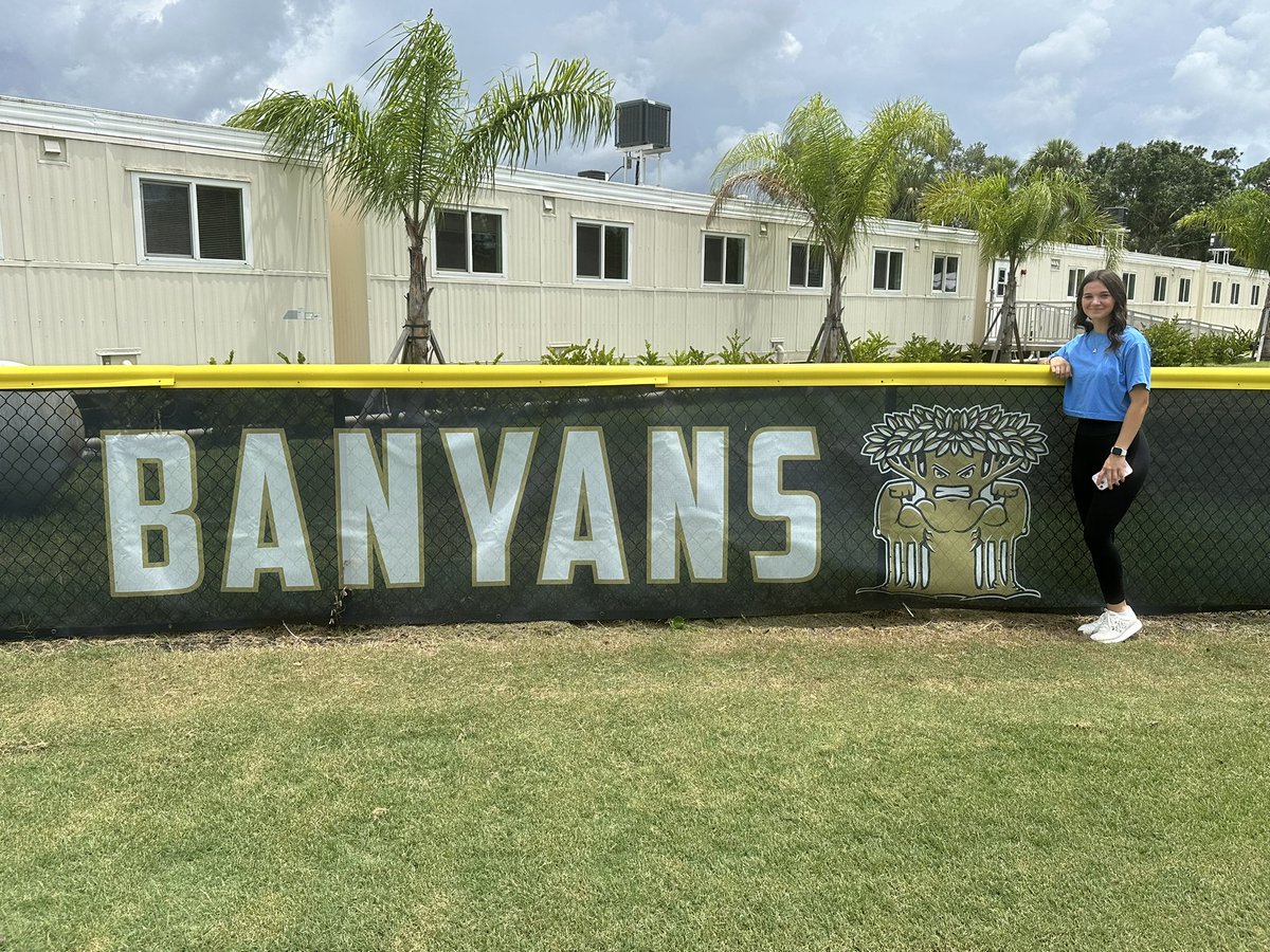 Had a great visit today at <a href="/NewCollegeofFL/">New College of Florida</a> such a beautiful campus. Thank you so much <a href="/CorbinWeeks/">Corbin Weeks</a> and <a href="/Shy_Blake/">Shy Nunez</a> for taking the time to sit down and talk about your vision for the <a href="/ncfbanyanssb/">NCF Softball</a> program.