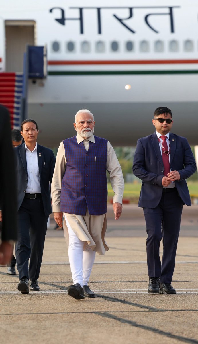 #PMModi doesn’t just walk with power, he wears it! 
Taste of power dressing.
