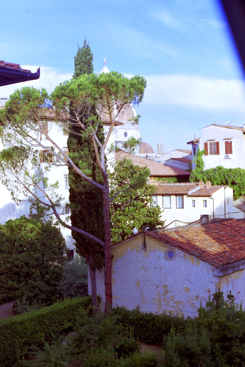 LibertyMomm's tweet image. The last picture I took in Firenze, Italia, July 1999.
Looking out my rear window onto the courtyard.
Can you see Brunelleschi's Dome?
I will never forget the time I spent in Italia as long as I live. My ancestor's land, and my heart.🤎🥹