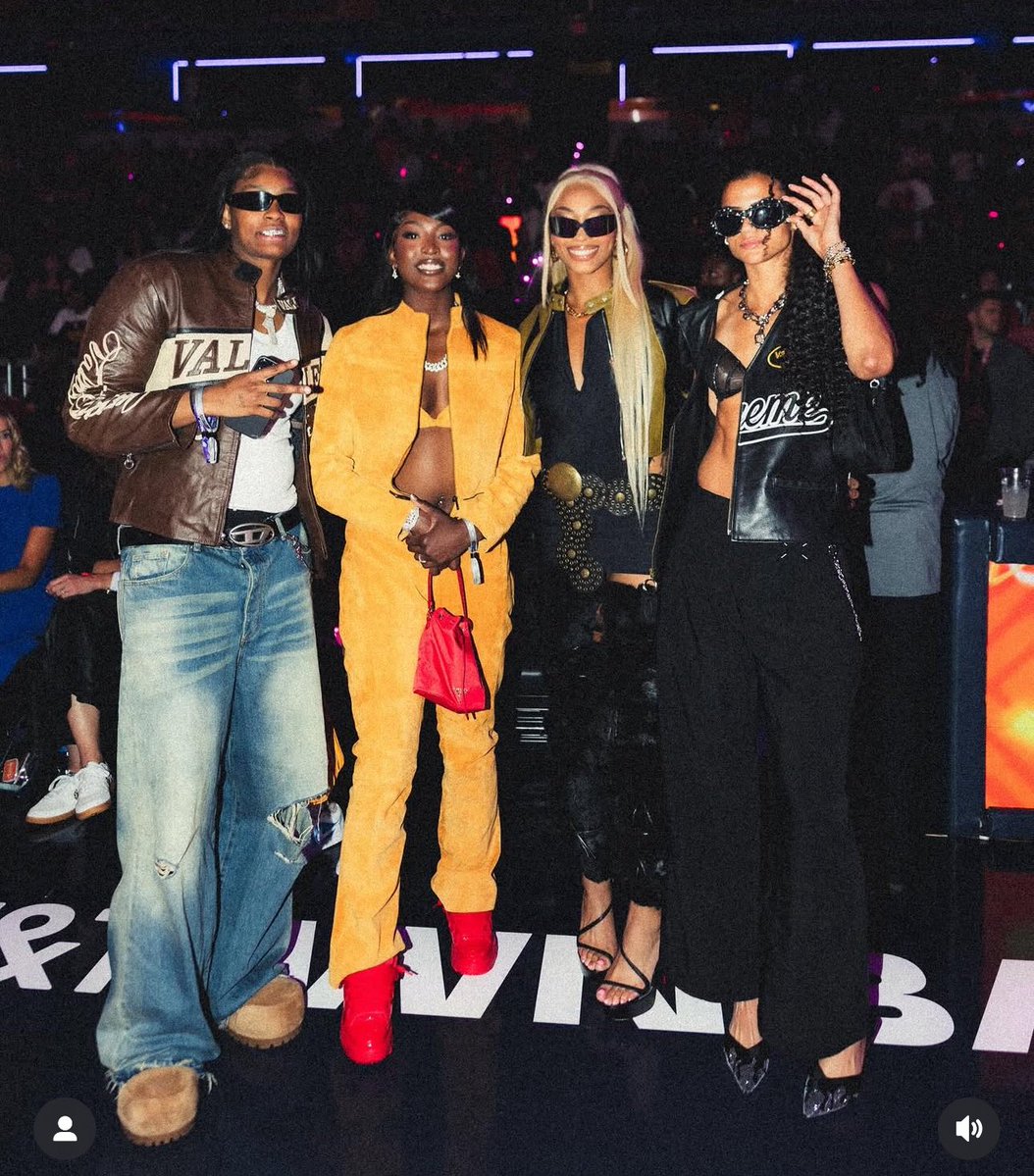 BookieBear92173's tweet image. Lyss, Flau, Nai & Rae!
Legends in the making and fashion in motion!