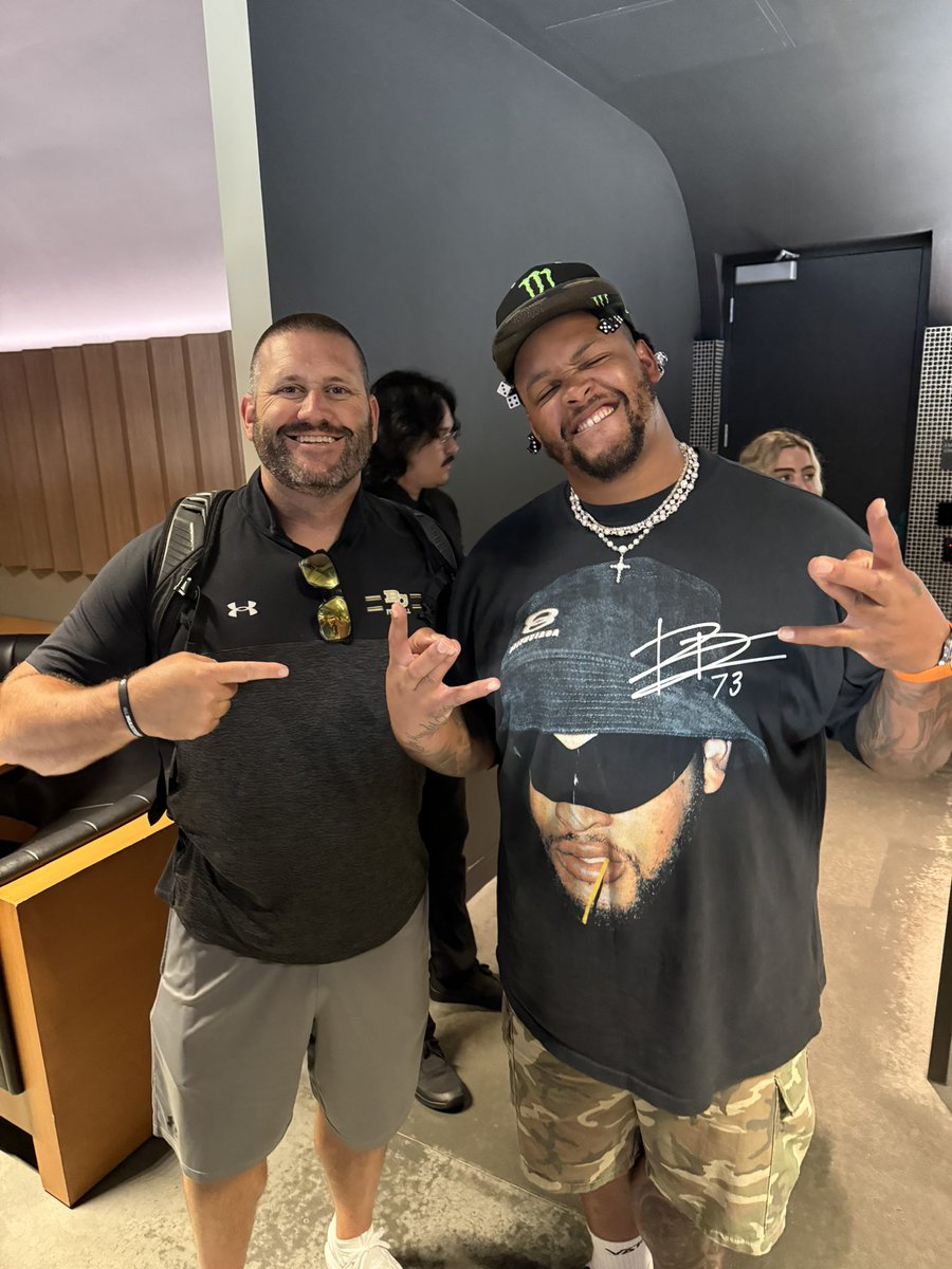 Coach_Snelling's tweet image. HUGE thank you to @BigDuke50 and @LaneJohnson65 for putting together another elite event at @OLMasterminds. So grateful to be able to learn from some of the best to ever do it and to share this knowledge with our staff and players. Can’t wait to get back to work with our squad 😤