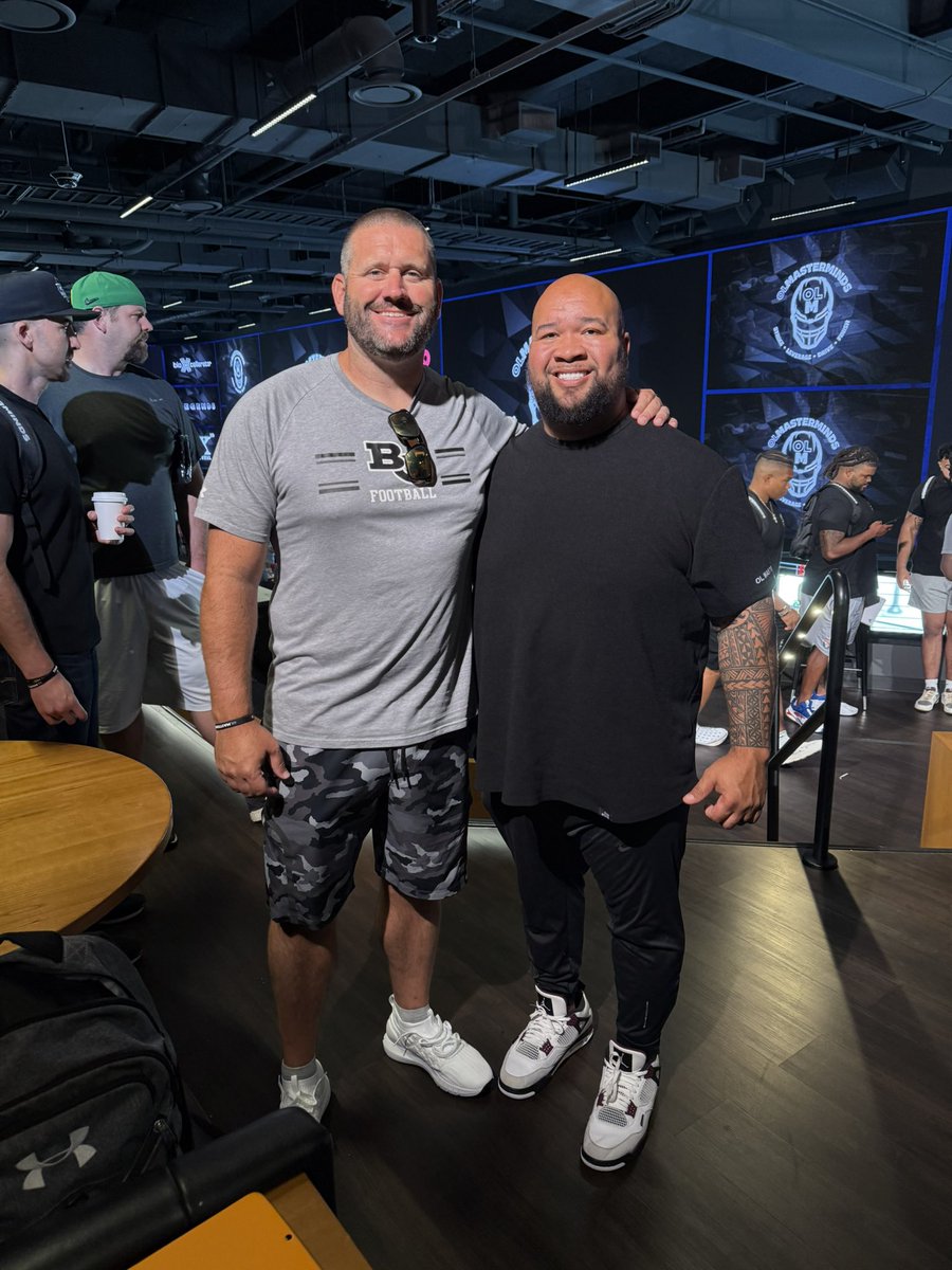 Coach_Snelling's tweet image. HUGE thank you to @BigDuke50 and @LaneJohnson65 for putting together another elite event at @OLMasterminds. So grateful to be able to learn from some of the best to ever do it and to share this knowledge with our staff and players. Can’t wait to get back to work with our squad 😤