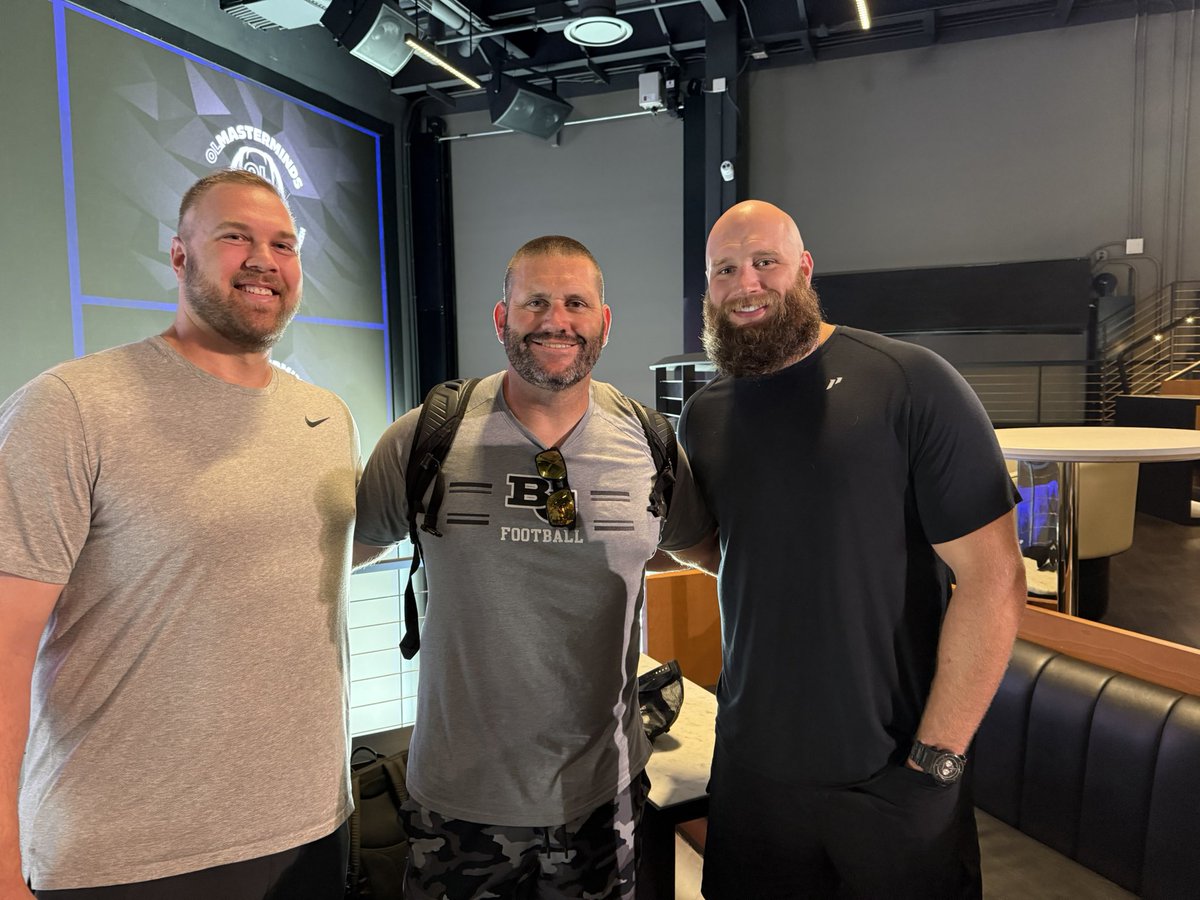 Coach_Snelling's tweet image. HUGE thank you to @BigDuke50 and @LaneJohnson65 for putting together another elite event at @OLMasterminds. So grateful to be able to learn from some of the best to ever do it and to share this knowledge with our staff and players. Can’t wait to get back to work with our squad 😤