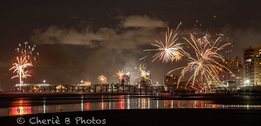 jbmbcoast's tweet image. Good night from South Carolina. It’s all downhill from here for this week. I wasn’t on X for a few weeks including the week of the Fourth of July so I never had a chance to post this. Fireworks on the beach and over the water are even more beautiful to me. This was a great photo…