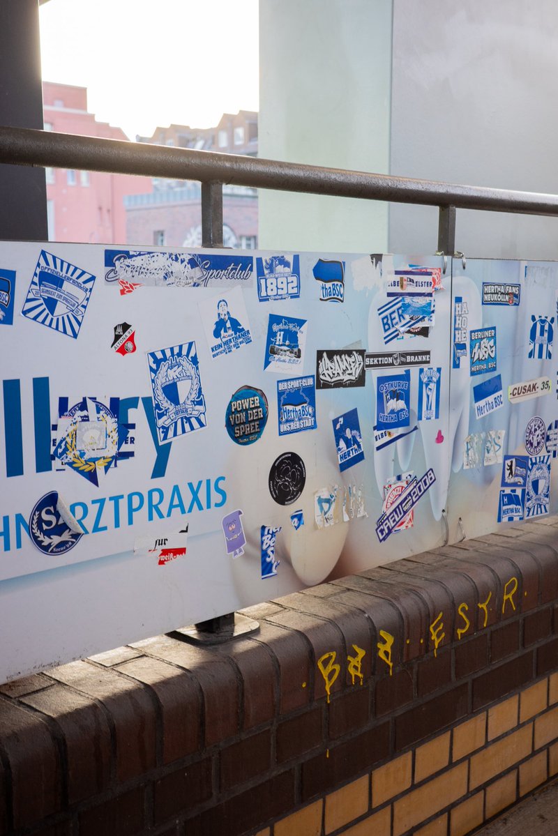 🔵⚪️ Enjoyed the fine selection of Hertha sticker designs at Neukölln S-Bahn last week. #HaHoHe