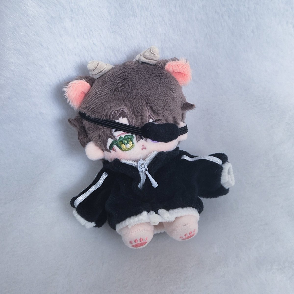 #Rt
알티 추첨 한분께 사진속 백사헌 속성 찍사헌 10cm 갠제(3,4번) 보내드립니다

공장 찍먹 실험체로 썼는데 한마리만 있으면 돼요

-괴출 전권 소장인증
-솔샇cp속성(리버스/논컾 소비 무관)
-재나눔 불가, 원치 않을시 반환해주세요

*수령자 원할시 1번째 사진속 찍솔음 비용 지불후 복제 가능