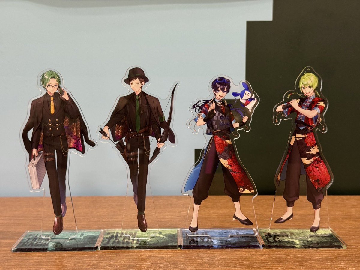 明日発売のアクリルスタンドを
店頭にて展示しております！🎉

全種セットの特典も合わせて並べると、
物語が始まりそうなデザイン…💭✨

また、壁紙も本日最後となりますので、
あわせてご覧ください⋆✿

#高田村交易所