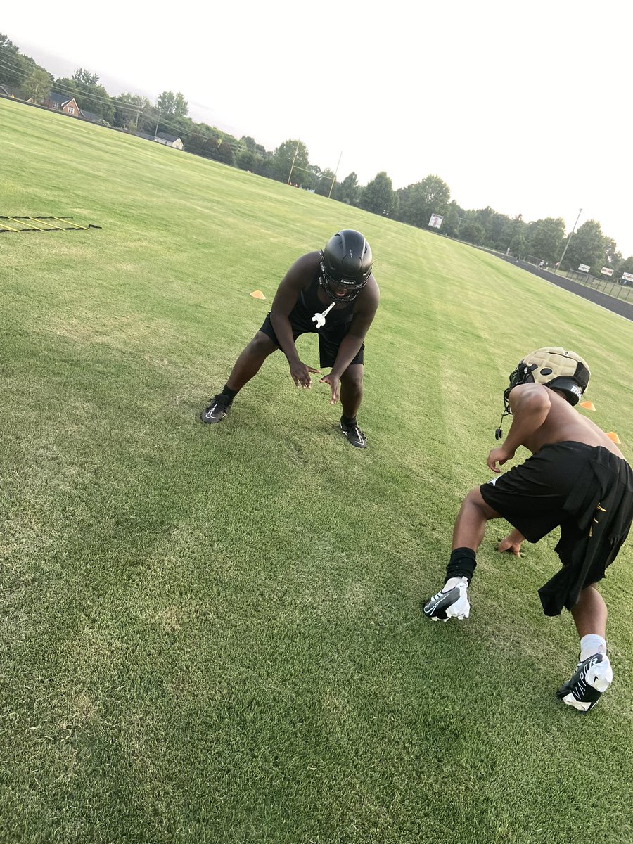 ChristianCP53's tweet photo. Great work with the guys today
@TristonNelson @QuranAncrum @BoulwareLeon @Griff6363 @CoachEPratt @HokiesFB @UNCP_Football https://t.co/JmZ3I5DXjX