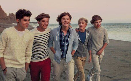 ThiinkOfYouZayn's tweet image. 15 anos de uma jornada linda desses cincos incríveis garotos 💙🥹 

#15YearsOfOneDirection