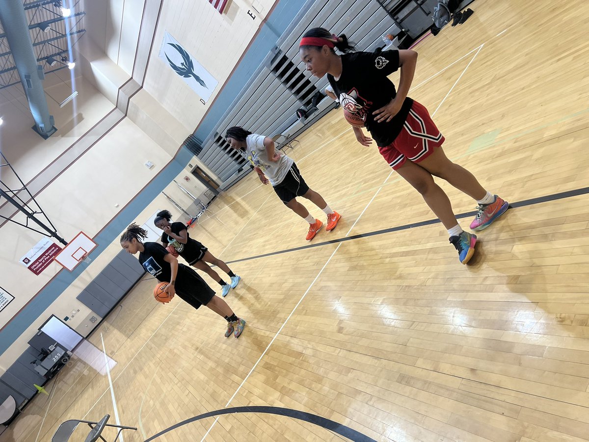 VayMitchell35's tweet image. We got better today! 💪🏽🤞🏽 @CM3TRE 

#nodaysoff #stackingdays #CM3Training #workhard