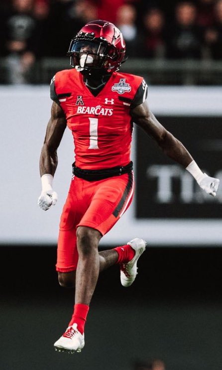 TheAmirBrown's tweet image. After a great conversation I’m blessed and honored to receive an offer from The University Of Cincinnati!!! @GoBEARCATS @CoachSattUC @CoachDawkins1 @TomLoy247 @samspiegs @adamgorney @RivalsFriedman @RRACKLEY9 @mpholderman @RamsFootballNC