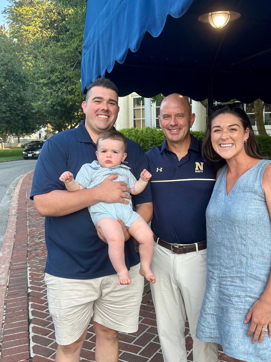NavyWaterPolo's tweet photo. LT Jared Castillo, ‘18, had the opportunity to introduce Jamo,, ‘46, to Admiral James Kilby, ‘86, Vice Chief of Naval Operations. ADM Kilby is the second highest ranked Naval Officer.
#gonavywp🇺🇸 #swo @USNavy @NavalAcademy https://t.co/7sSKGWeBkh