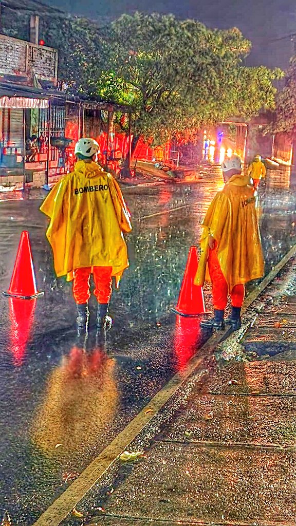 Bomberos El Salvador 🧑🚒🚒🇸🇻 (@bomberossv) on Twitter photo ☔🌧️ Ante emergencias por lluvias, marque 📞9️⃣1️⃣3️⃣ 🚒💨 para recibir atención inmediata. Coordinamos a nivel nacional para brindar respuesta oportuna en el marco del #PlanInvierno2025 de <a href="/PROCIVILSV/">Protección Civil de El Salvador</a>. ☔🌧️ Ante emergencias por lluvias, marque 📞9️⃣1️⃣3️⃣ 🚒💨 para recibir atención inmediata. Coordinamos a nivel nacional para brindar respuesta oportuna en el marco del #PlanInvierno2025 de <a href="/PROCIVILSV/">Protección Civil de El Salvador</a>.