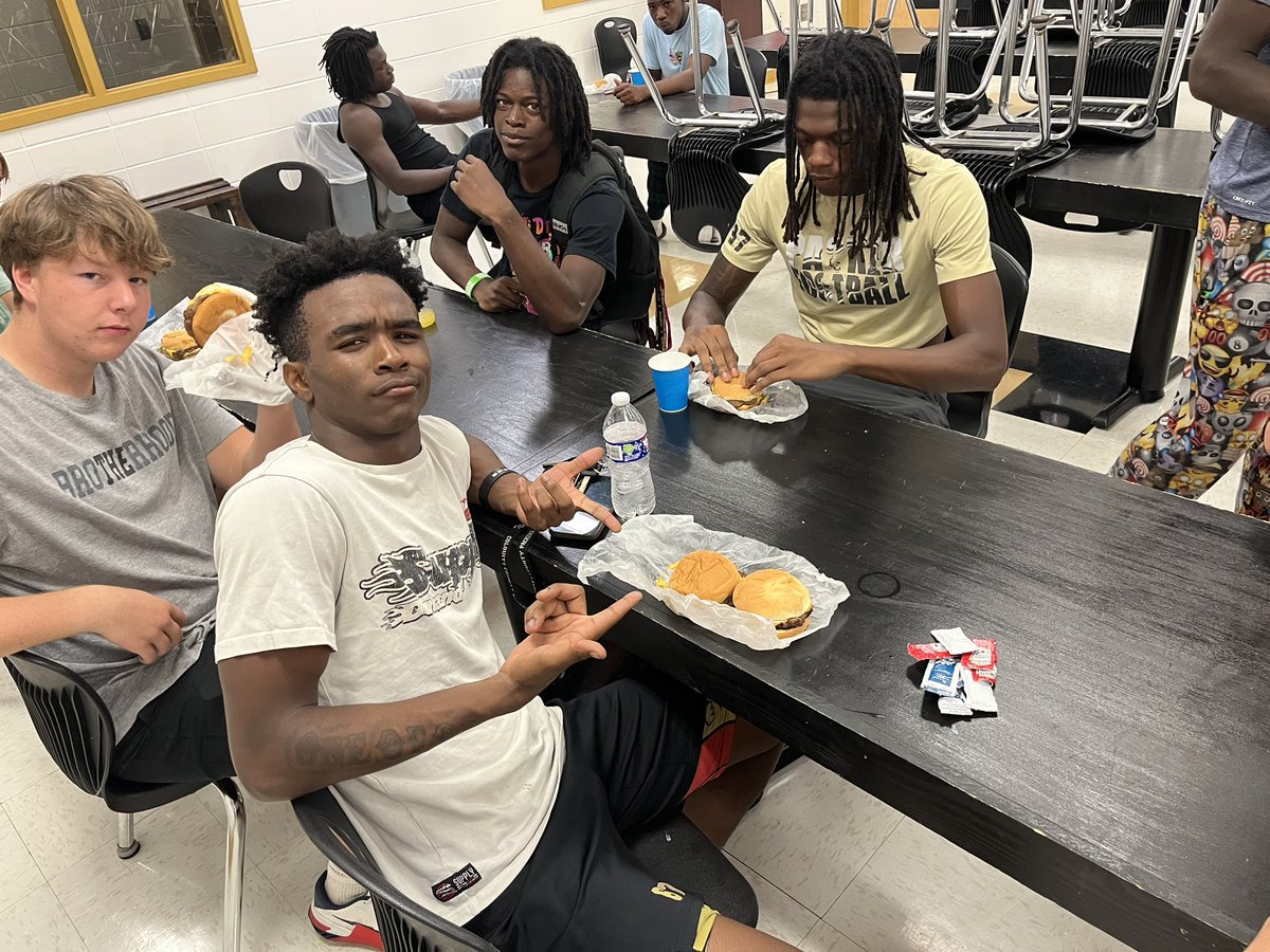 Thank you to Dalton’s in Moultrie for feeding the Packers tonight! #GoPack #WeGotBurgers