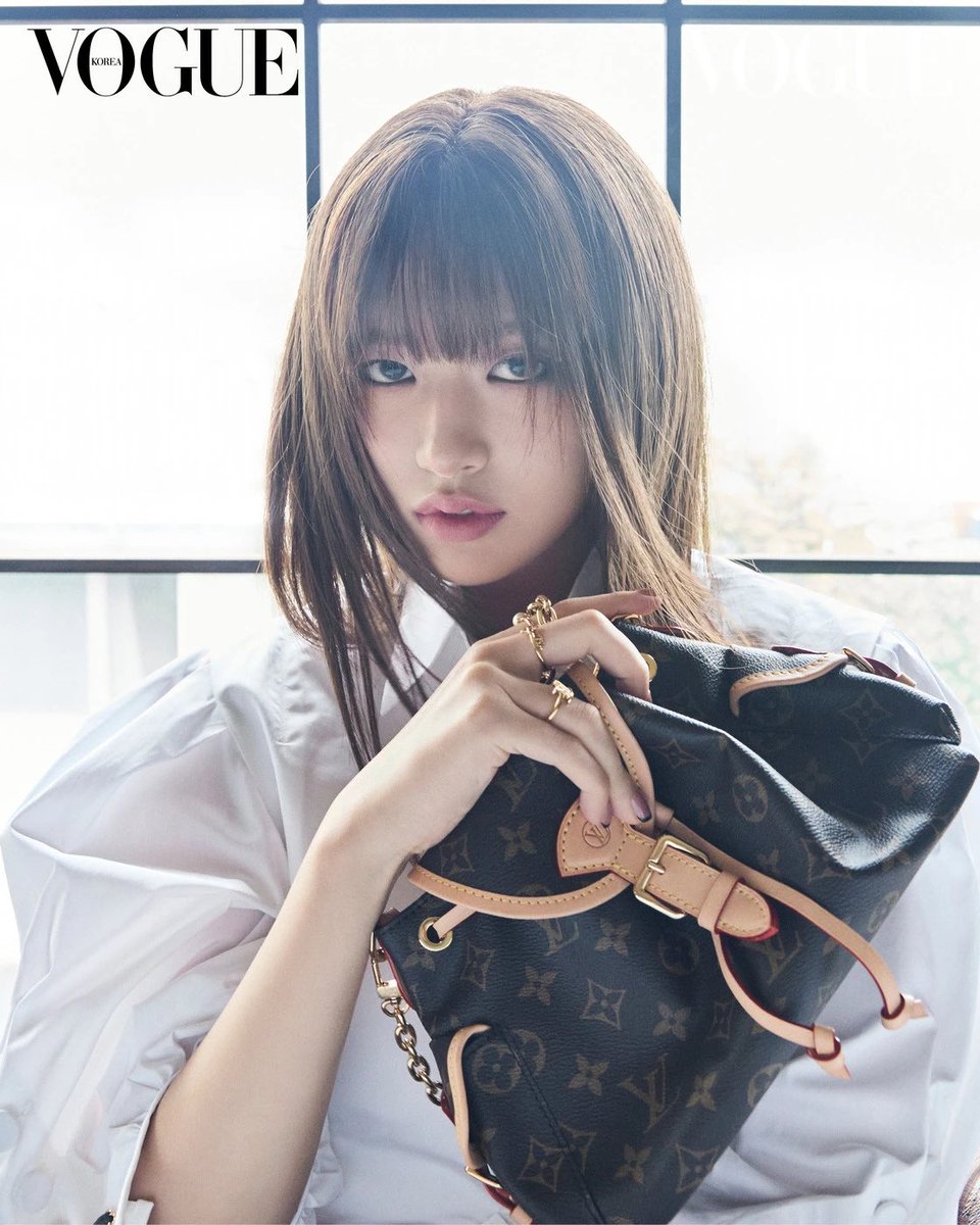 보그 #안유진
지금, 안유진이 바라보는 곳
vogue.co.kr/?p=654513