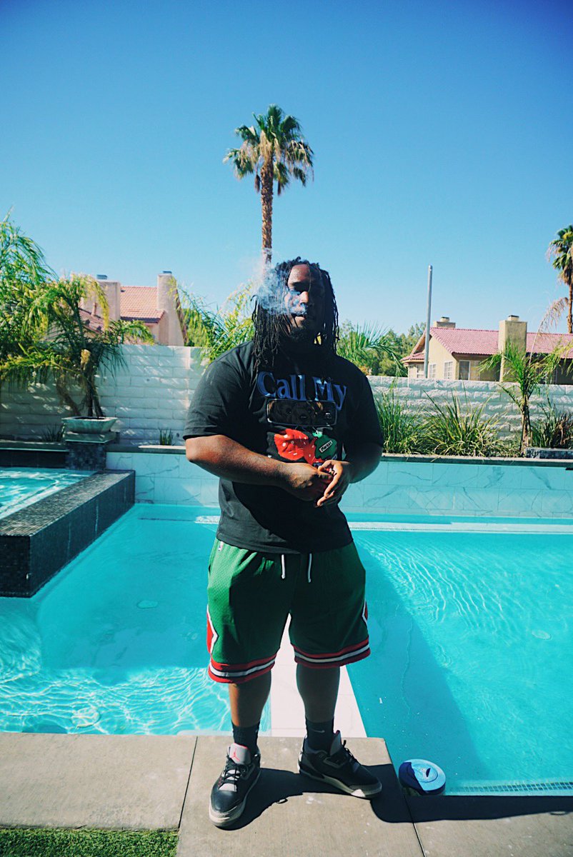 kyfaded's tweet image. everything within arms reach

that mean it’s touchable

#freeLC #RIPCheese