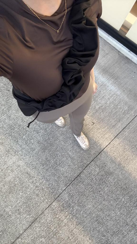 就是喜歡你晨勃得很硬的樣子..
這不是今天拍的，但這是我在仰望你..
