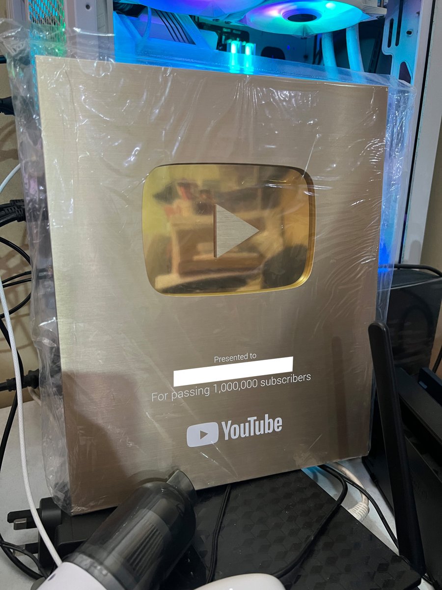 Mikeinelart's tweet image. I just got this gold award from Youtube.
I can't believe there are people out there who still watch videos from this has-been.
I plan to give it to my mom, so I asked them to put my real name instead of my channel name.