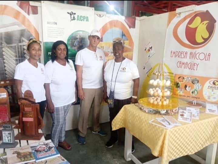 Participa la Empresa Avicola de Camagüey, en la Expo-Innovación Provincial para el desarrollo, mostrando sus innovaciones que contribuyen a soluciones de problemas presentes en la provincia. #CITMACamagüey
